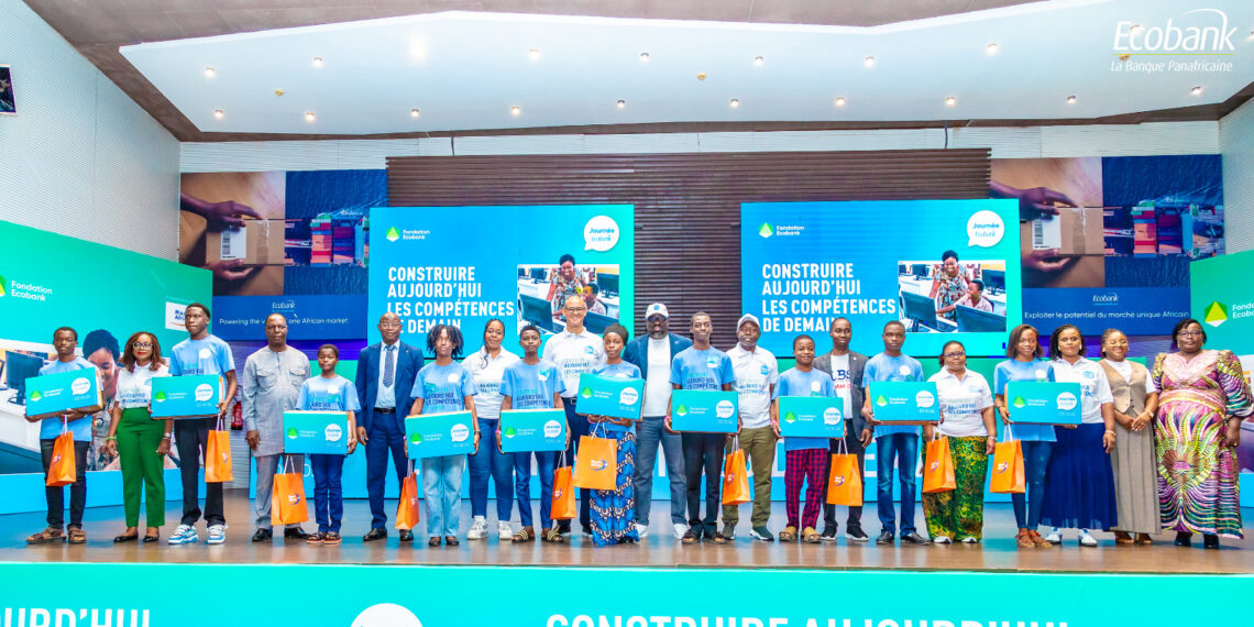 Le Groupe Ecobank renforce son engagement en faveur de la jeunesse africaine à travers l’éducation numérique